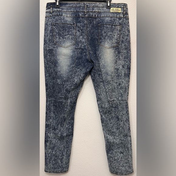 NWOT Be-Girl Acid Light Wash Skinny Jeans w/ Triple Buttom Closure size 22 - Picture 2 of 5